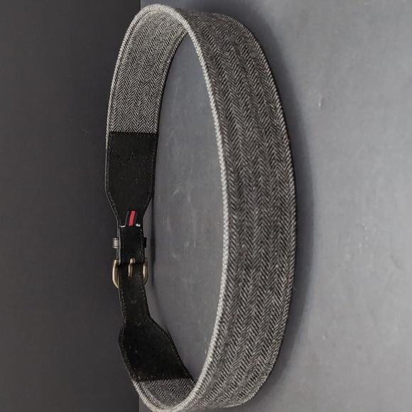 Tommy Hilfiger Women's Black/Gray Leather Belt With Herringbone Pattern,Size L. - Picture 4 of 8